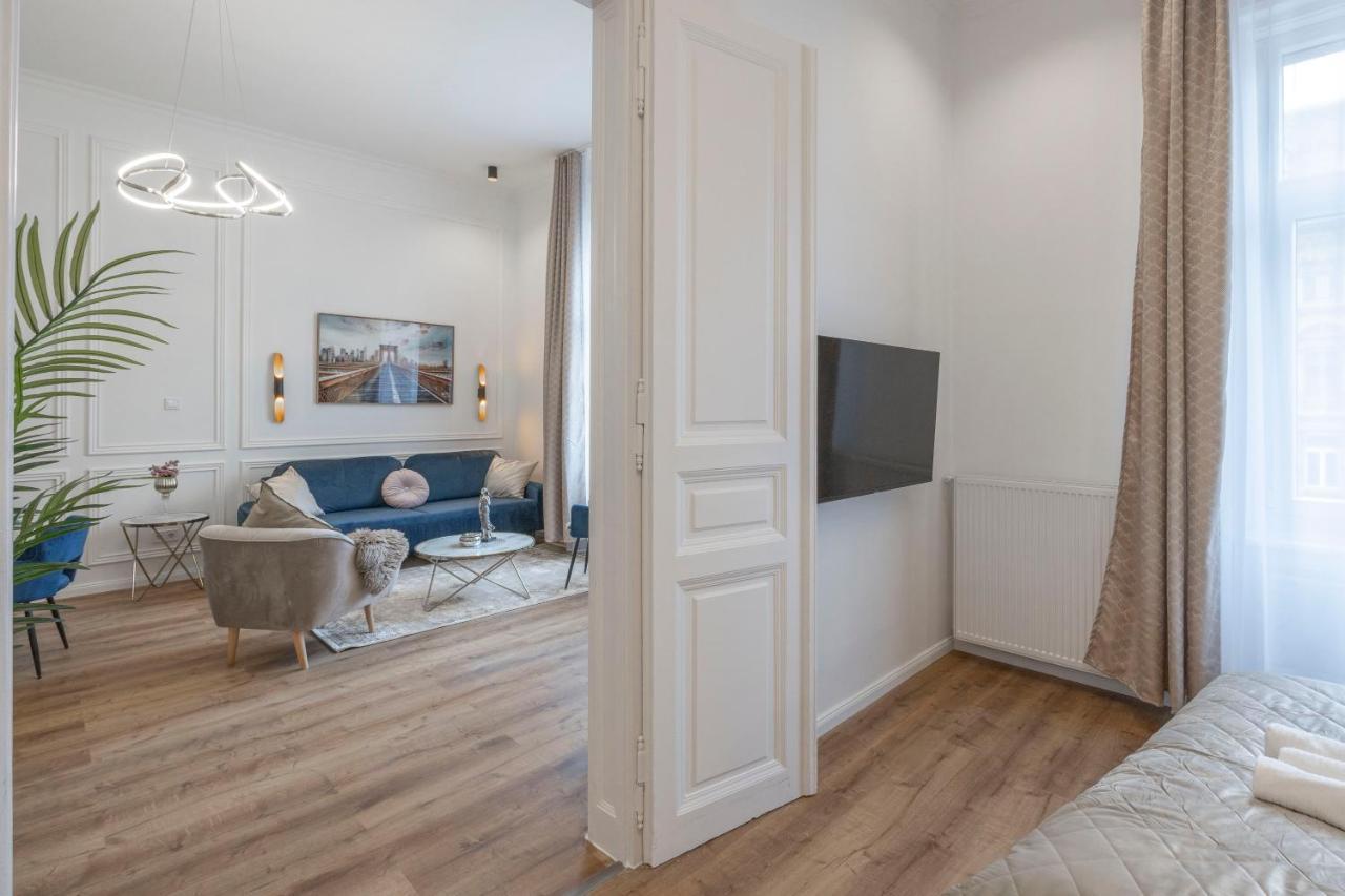 Luxurious Central Grand Home W/ 3Bedrm 2Bathrm 부다페스트 외부 사진