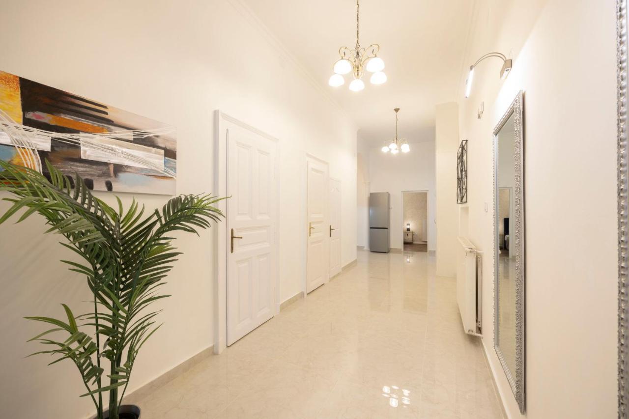 Luxurious Central Grand Home W/ 3Bedrm 2Bathrm 부다페스트 외부 사진